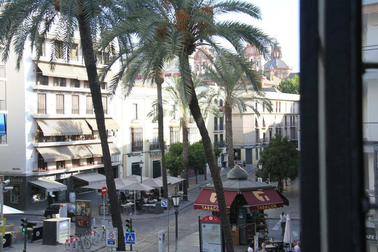 Luxurious 2 Bedroom Flat In A Historic Building Sevilla Bagian luar foto